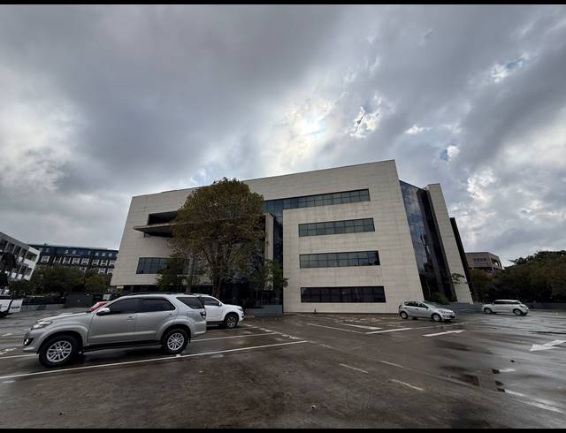 565M² OFFICE TO LET IN PARKTOWN